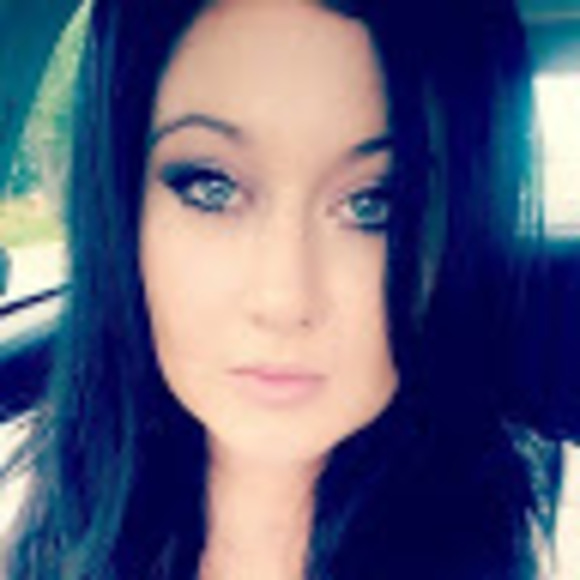 Meet your Posher, Laura - Picture 1 of 1